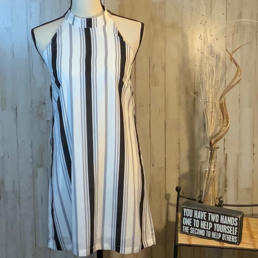 Halter dress ribbon back from high neck. Size S